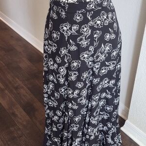 Chic Black and White Floral Maxi Skirt